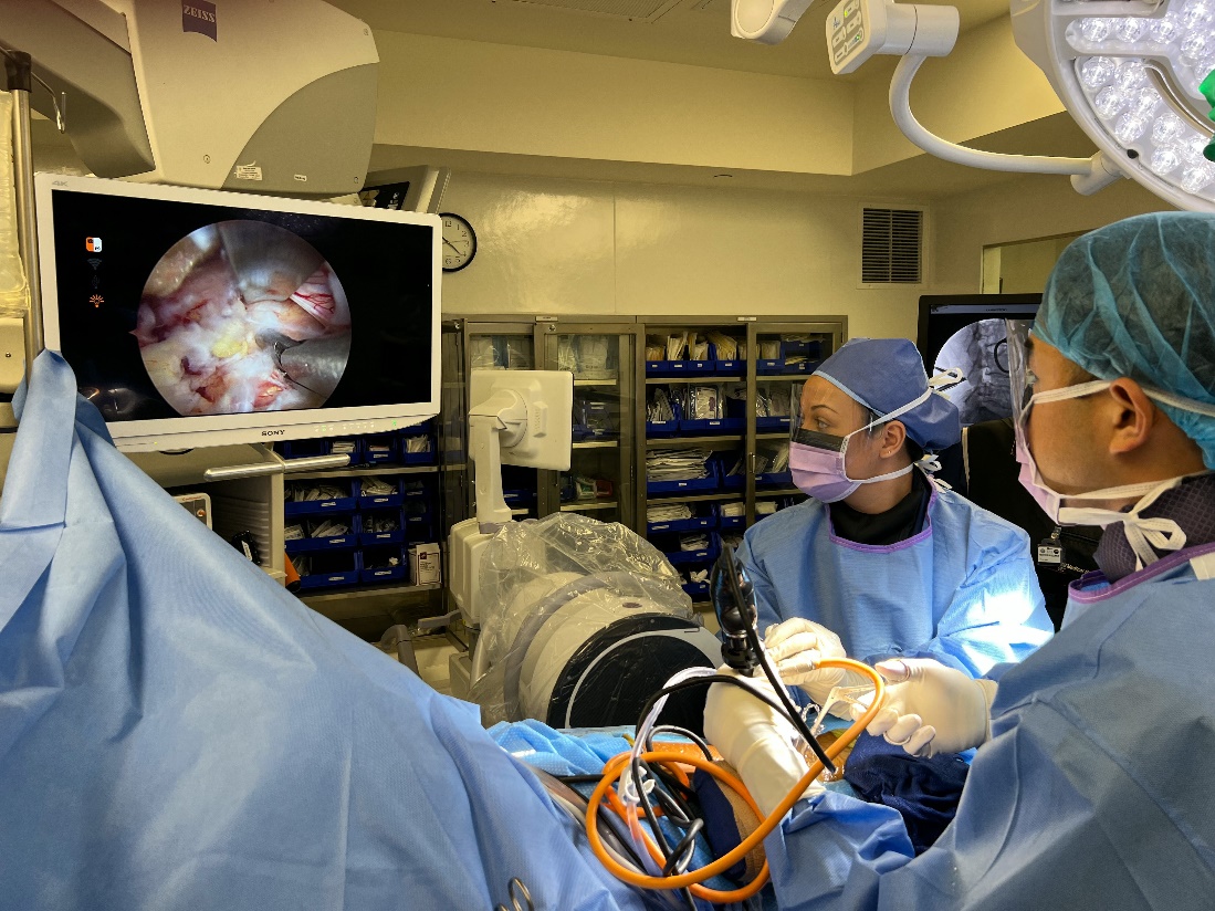 Dr Daniel Choi Performs The First DualPortal Endoscopic Spine Surgery Dr Daniel Choi